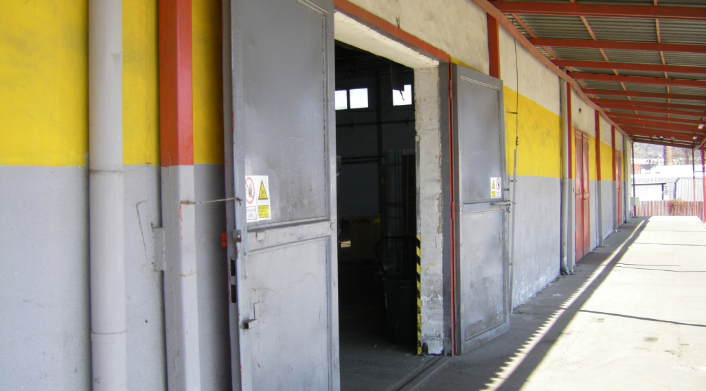 Prenájom skladových priestorov Košice Juh, 1.632 m2, rampa, kancelárie