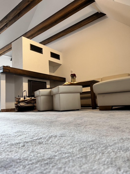 Vysoké Tatry, centrum Tatranskej Lomnice, predaj rekonštruovaného zariadeného apartmánu o výmere 55,5 m2, dohoda možná