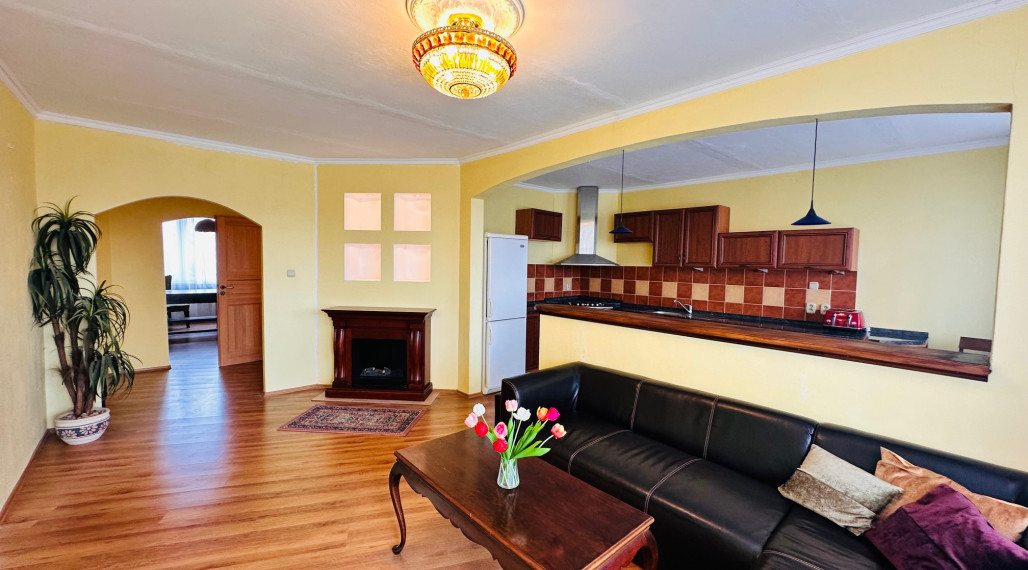 Ponúkam na prenájom veľký 4 izb. byt v KE - KVP, zariadený, čiastočne zariadený.