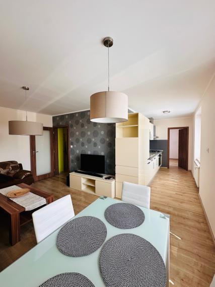 Predám 2 izb. bytu v KE - Podhradova, zariadený, komp. rekonštrukcia