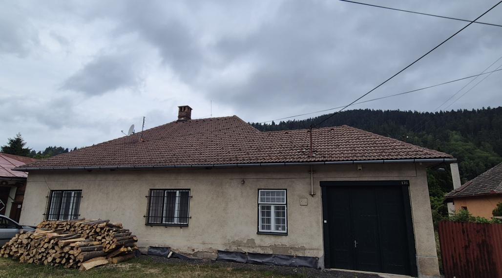 Predaj rodinného domu v obci Smolník, pozemok 5.929 m2, garáž, vhodný na rekreačné účely