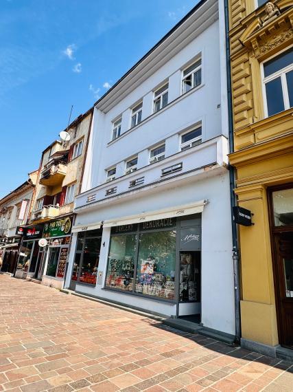 Ponúkam na prenájom obch. priestor Hlavná ul., prízemie s výkladom