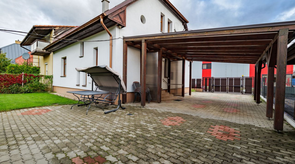 ZNÍŽENÁ CENA  Na predaj ponúkame komfortný RD v Košiciach - Centrum, po rekonštrukcii.