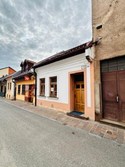 Ponúkam na prenájom 2 izb. byt v centre Košíc - Vrátna ul..