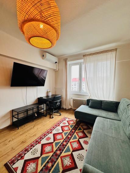 Ponúkam na prenájom slnečný 2 izb. byt KE - Sever, zariadený, 2 x balkón.