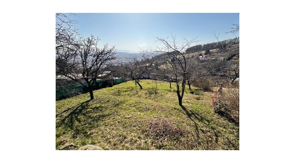 Predaj záhrady s rekreačnou chatou v lokalite Červený breh.