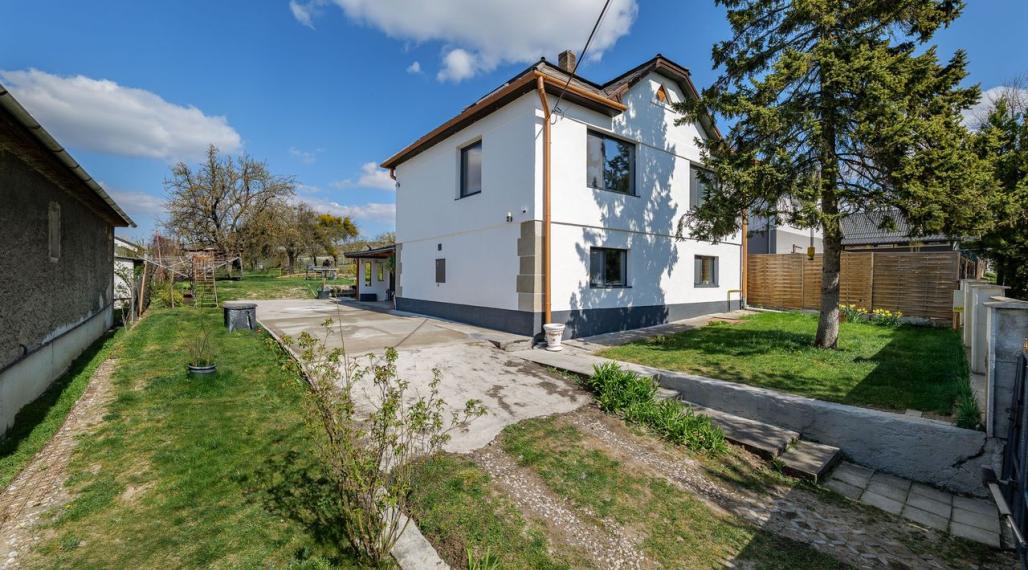 Ponúkam na predaj rodinný dom s veľkým pozemkom Rozhanovce.