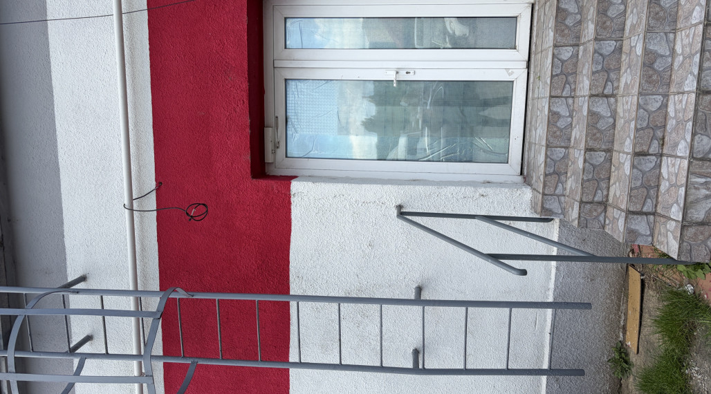 Prenajmeme predajňu so skladovým priestorom ( 70 + 100 m2) , Košice, Nad jazerom , parkovanie