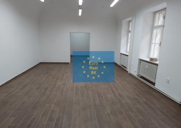 Na prenájom Košice-centrum nebytový priestor vo výmere 56,60 m2 na prízemí