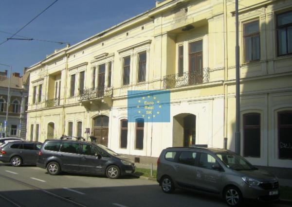 Predaj budovy v centre Košíc, Strojárenská ul., pozemok o výmere 1.287 m2, garáže, osobné vlastníctvo, vlastné parkovanie