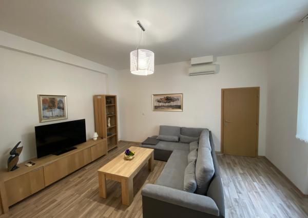 Prenájom 2 izb bytu v Košiciach centrum ( Zvonárska ul.), rekonštrukcia, zariadený, možnosť využitia na kancelárske účely