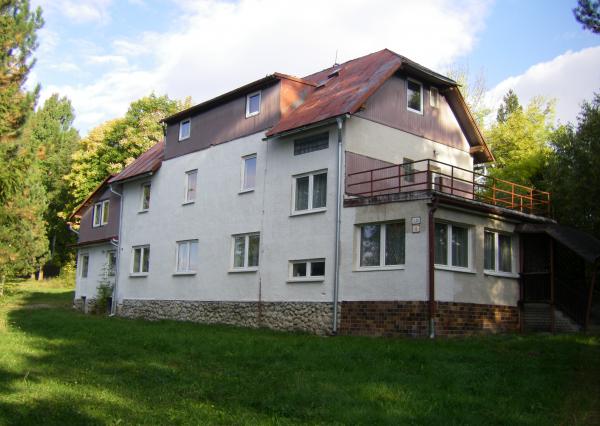 Vysoké Tatry, Tatranská Štrba, predaj rekreačnej chaty, pozemok 5.181 m2, všetky inž. siete, OV