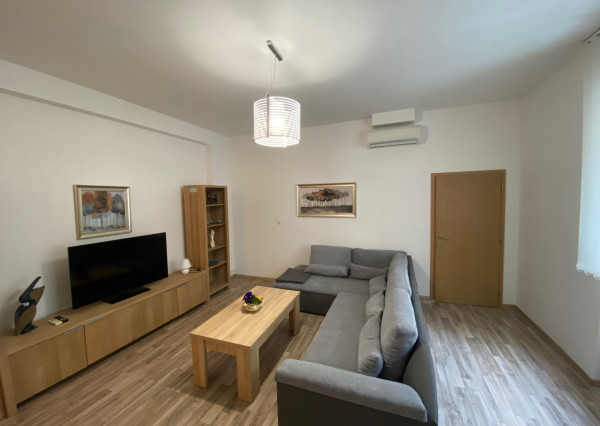 Prenájom 2 izb. bytu v KE - Centrum, Zvonárska ul., 65m2 + terasa, zariadený.