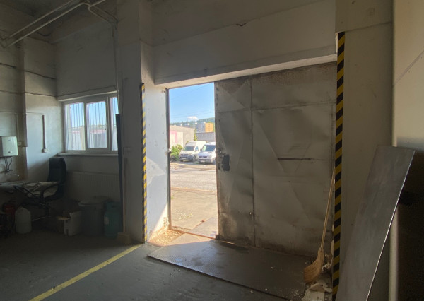 Prenajmeme v Košiciach ( Nad Jazerom ) skladové priestory 500 m2, rampa, parkovanie