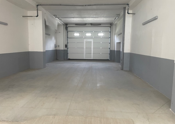 Košice prenájom výrobno-skladových priestorov, 2x700 m2, 1.400 m2, 3.400 m2, žeriav 5 t (8t) , kancelárske priestory, parkovanie