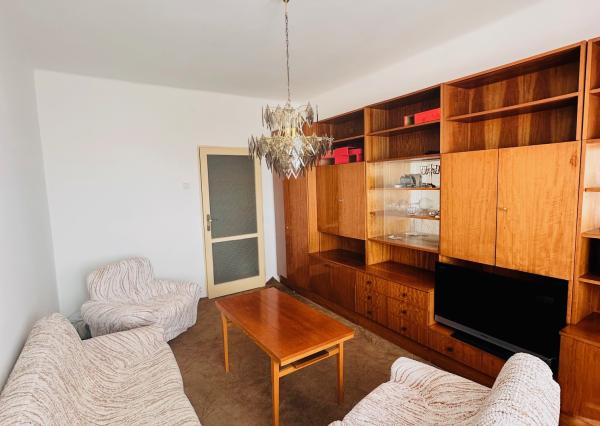 Prenájom 3 izb. bytu v KE - Podhradová ul.., pôvodný stav, čiastočne zariadený.