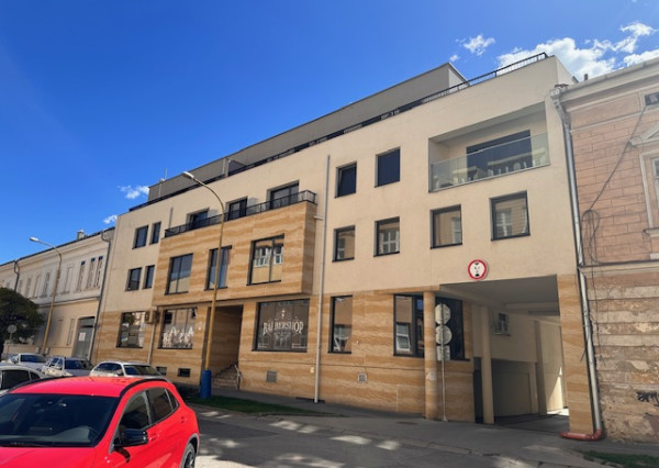 Prenájom nového prízemného obchodno - prevádzkového priestoru Košice - centrum, Zbrojničná ul..