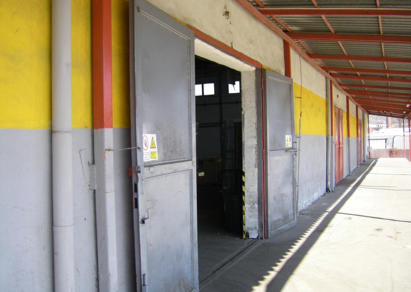 Prenájom skladových priestorov Košice Juh, 1.632 m2, rampa, kancelárie