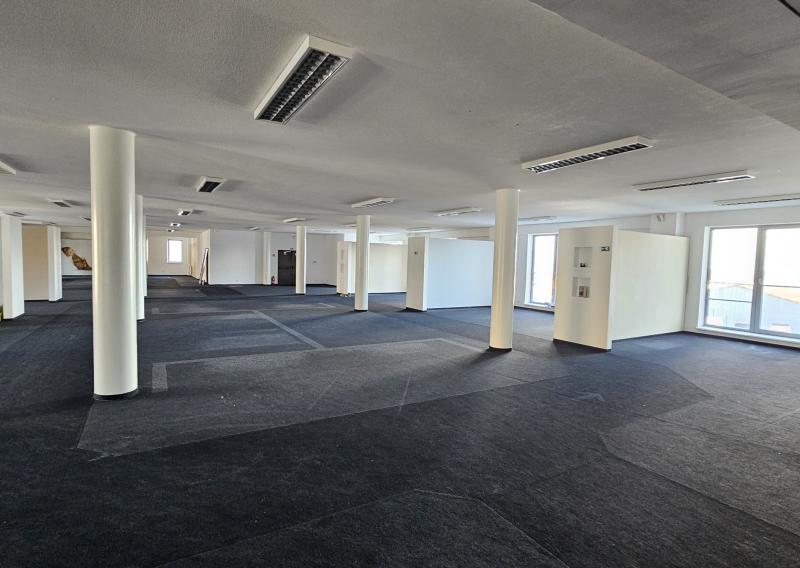 Bratislava Rača prenájom skladových priestorov 2.300 m2, kancelárie, parkovanie.