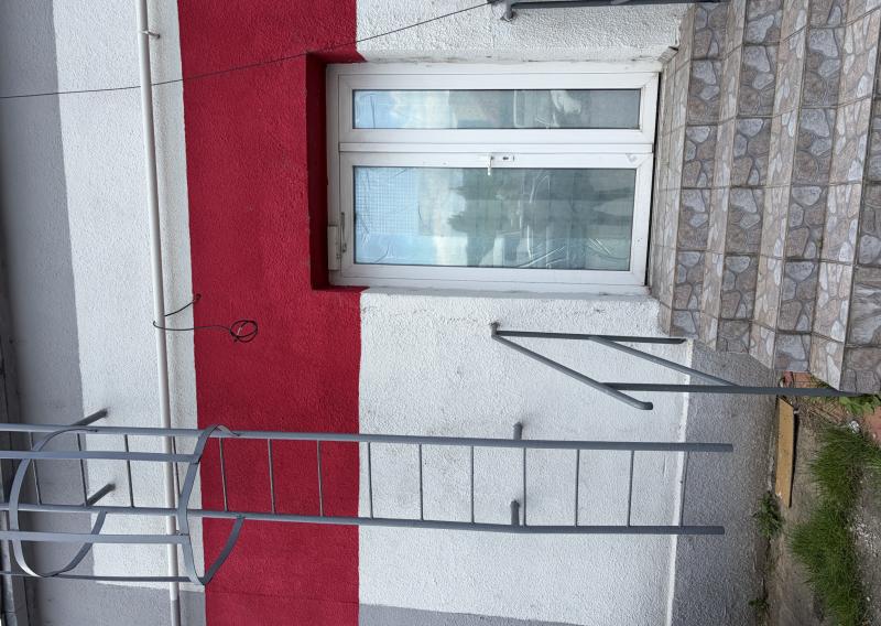 Prenajmeme predajňu so skladovým priestorom ( 70 + 100 m2) , Košice, Nad jazerom , parkovanie