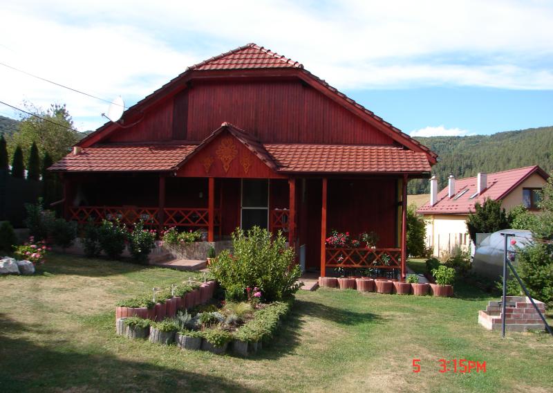 Predaj rekonštruovaného rodinného domu, garáž, v obci Jaklovce, pozemok  1.367 m2, vhodný na rekreáciu.