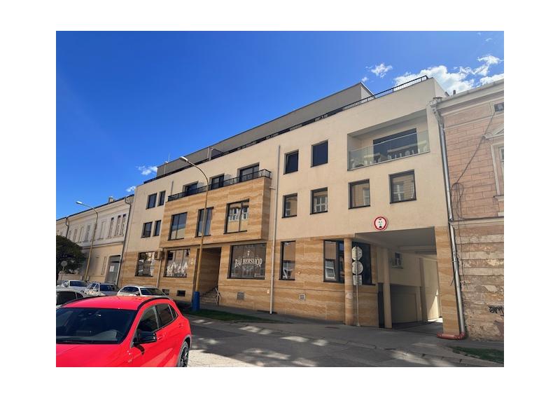 Ponúkam na prenájom prízemný obch priestor Košice - Centrum, Zbrojničná
